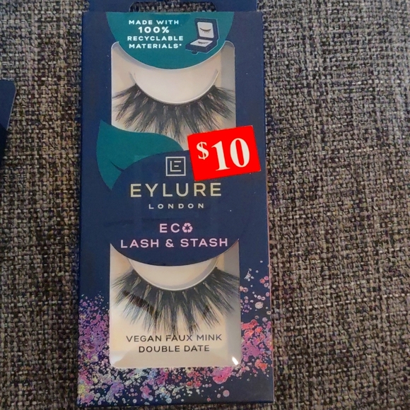 ❤️Lash and stash eyelashes - Picture 1 of 2